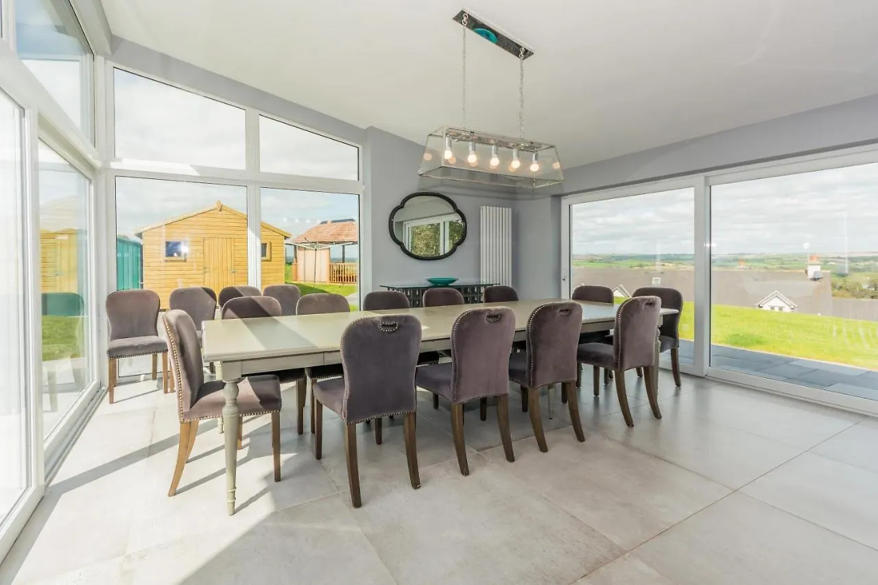 Апартаменты River Views,Kinsale, Hosted By Exquisite Holiday Homes, Sleeps 26 Корк
