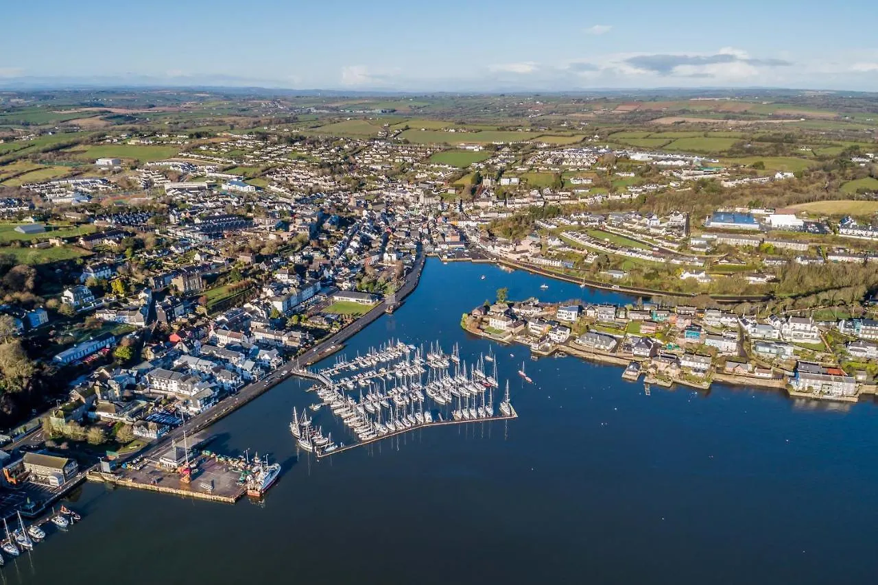 River Views,Kinsale, Hosted By Exquisite Holiday Homes, Sleeps 26 Корк Апартаменты